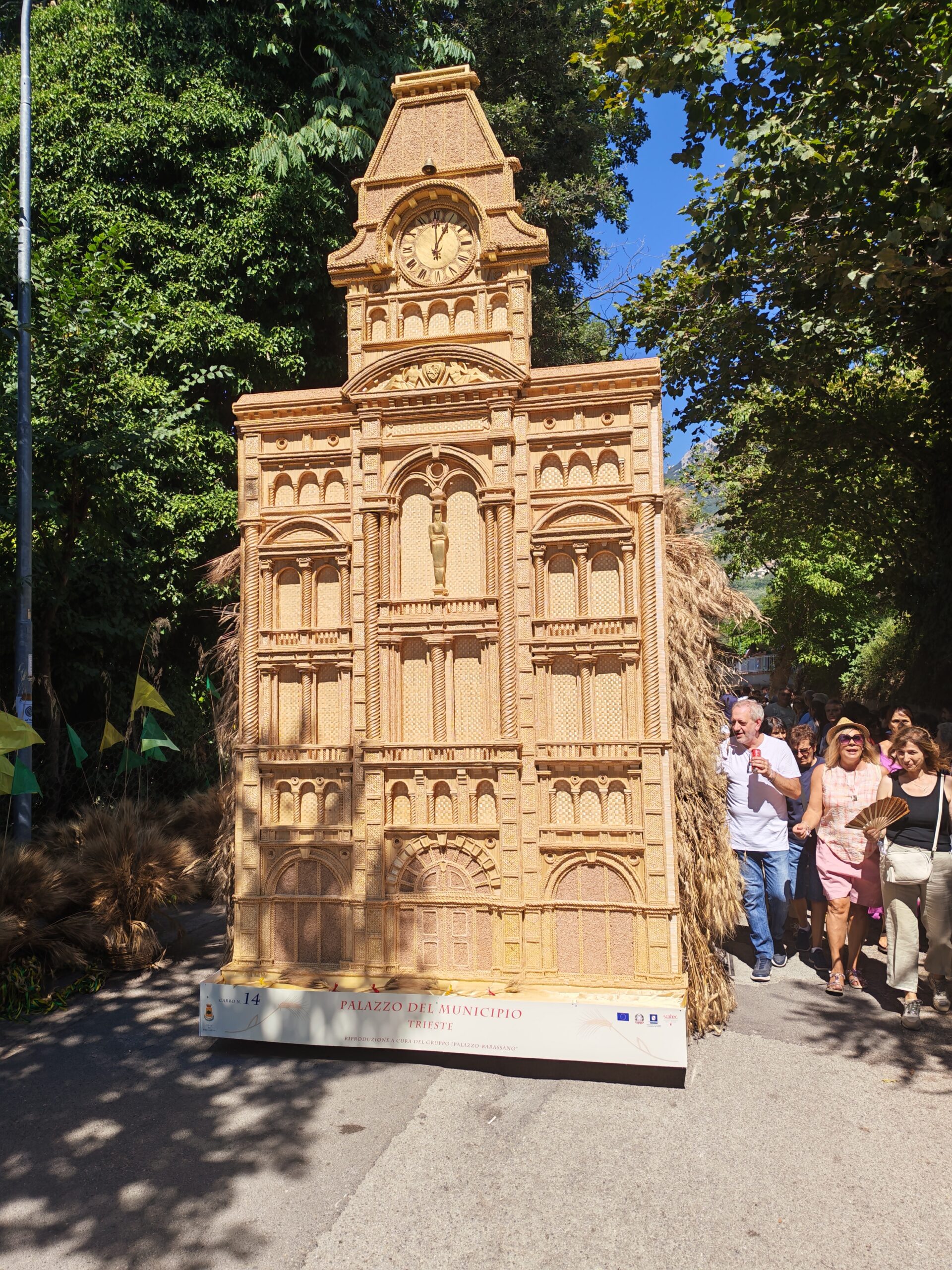 Palazzo del Municipio in paglia - Omaggio a Trieste